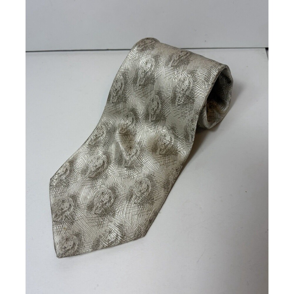 The Nature Conservancy Lion Men’s Tie Necktie 100% Silk Hand Sewn Grey & White
